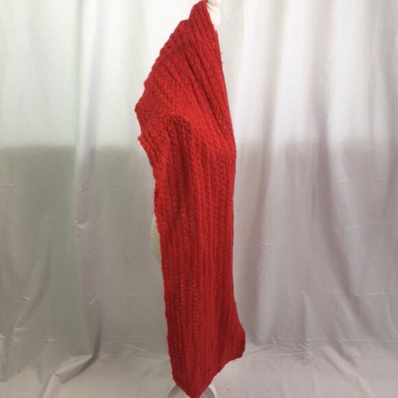 Infinity Scarf Red - Picture 4 of 12